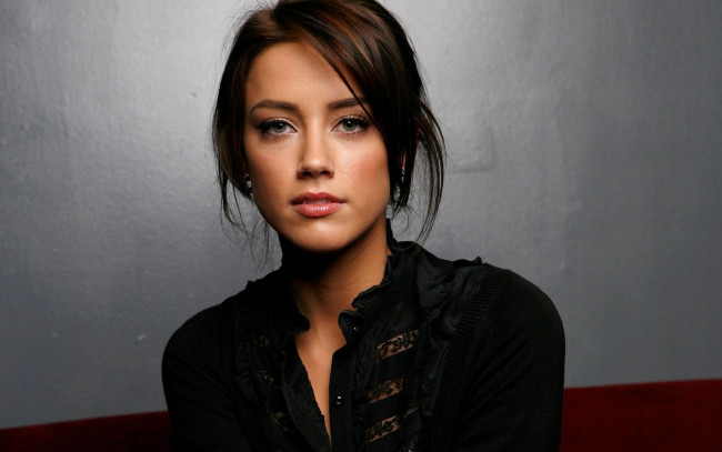 Обои картинки фото девушки, amber heard, актриса, шатенка, лицо, блузка