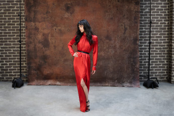 Картинка sofia+boutella девушки sofia boutella платье красный поза девушка актриса красотка брюнетка кино взгляд макияж причёска