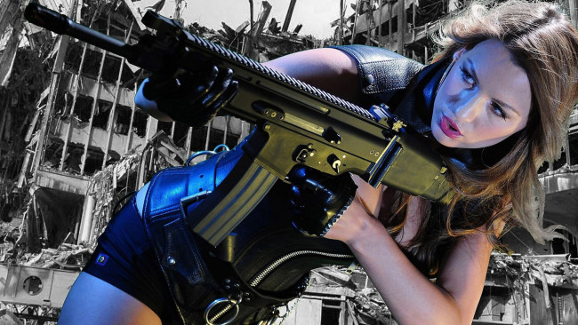 Обои картинки фото девушки, jordan carver, девушка, автомат, прицел, оружие, цель, модель, шатенка, красотка, поза, взгляд, макияж