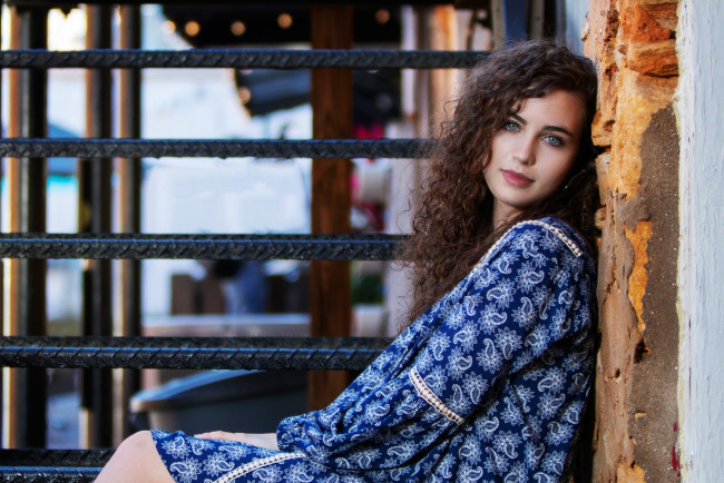 Обои картинки фото девушки, - брюнетки,  шатенки, кудряшки