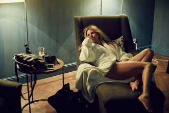 Картинка девушки -+блондинки +светловолосые andrea bogart блондинка халат кресло