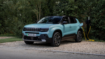 Картинка jeep+avenger+bev+summit+2023 автомобили jeep avenger bev summit электромобиль джип новая модель