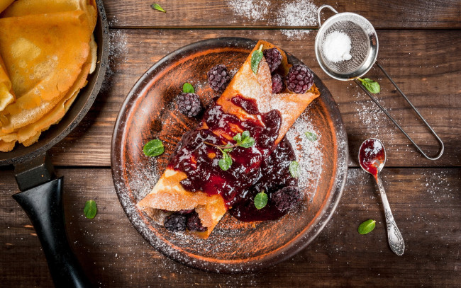 Обои картинки фото еда, блины,  оладьи, сахар, варенье, ягоды, ежевика