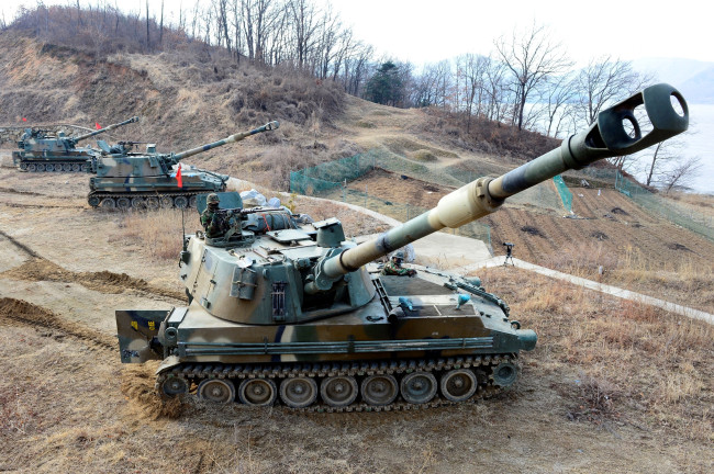 Обои картинки фото техника, военная техника, танки, корея, склон, дорожка