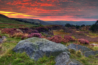 Картинка природа пейзажи камни трава зарево небо