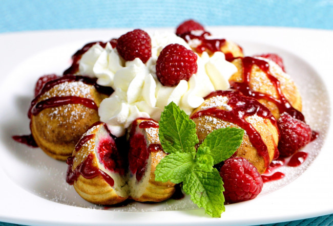 Обои картинки фото еда, пирожные, кексы, печенье, мята, малина, крем