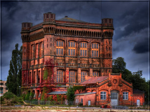 Картинка umgedrehte kommode wasserturm bremen города здания дома здание кирпичное