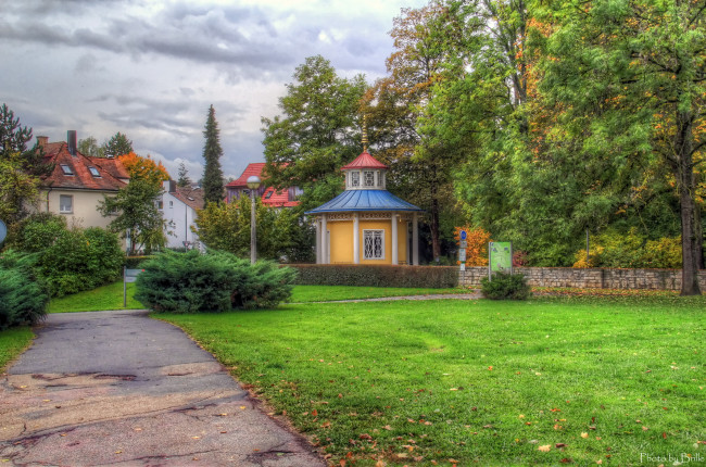 Обои картинки фото германия, бад, мергентхайм, города, улицы, площади, набережные, трава, дома, деревья, улица