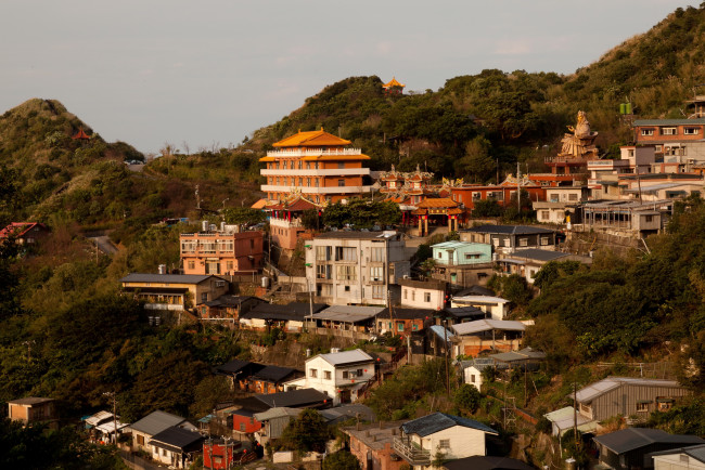 Обои картинки фото города, здания, дома, растения, taiwan, горы