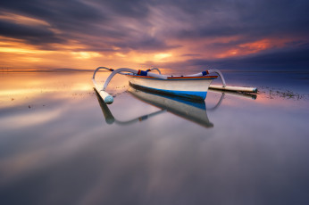 Картинка корабли лодки +шлюпки каноэ балансиры рассвет океан