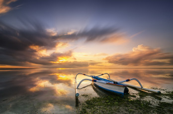 Картинка корабли лодки +шлюпки рассвет океан каноэ балансиры