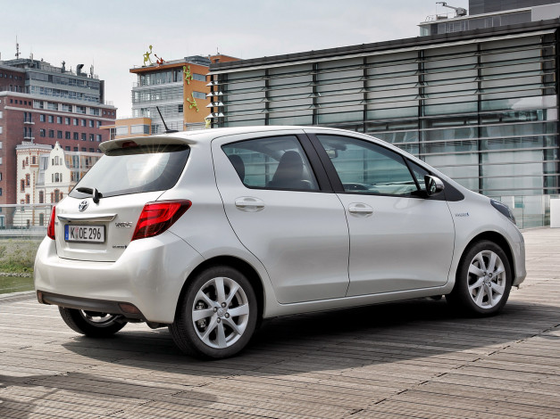Обои картинки фото автомобили, toyota, 2014г, hybrid, yaris