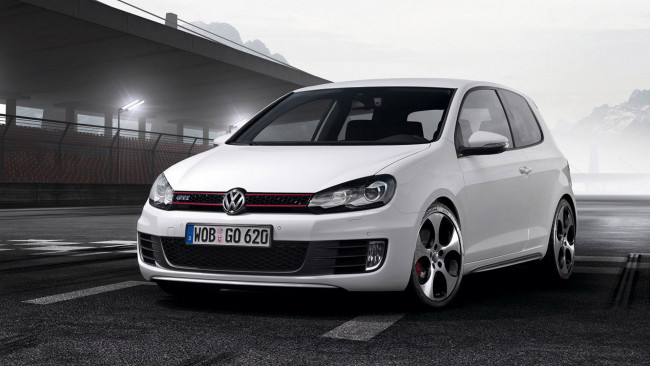 Обои картинки фото автомобили, volkswagen, стадион, белый, gti, golf, гольф, фольцваген