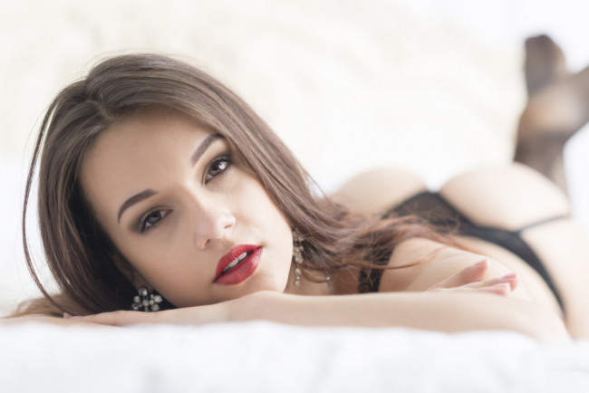 Обои картинки фото девушки, -unsort , брюнетки,  шатенки, лицо, взгляд