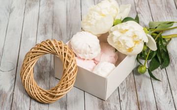 Картинка еда конфеты +шоколад +сладости пионы wood valentine`s day бутоны white зефир peonies romantic flowers