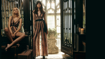 Картинка девушки gayle+gown gayle gown бутылки дверь комбинезон шатенка блондинка модели