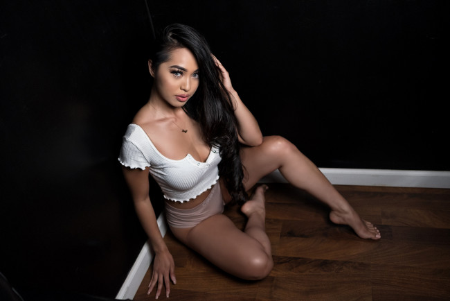 Обои картинки фото девушка, девушки, -unsort , брюнетки, темноволосые, модель