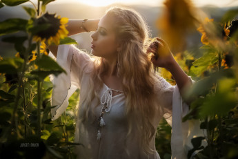 Картинка anna+scheiber девушки девушка женщина блондинка светловолосая сексуальная модель звезда позирует разная обувь верхняя стильная одежда нижнее эротическое бельё трусы лифчик колготки чулки аксессуары макияж и множество элементов на фотографии