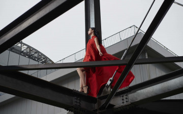 Картинка бестия девушки -+брюнетки +шатенки девушка женщина брюнетка темноволосая сексуальная модель звезда позирует разная обувь верхняя стильная одежда нижнее эротическое бельё трусы лифчик колготки чулки аксессуары макияж и множество элементов на фотографии