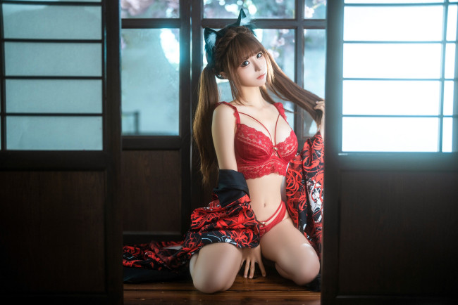 Обои картинки фото девушки, chun momo, образ, косплей, наряд, ушки, белье, халат, двери