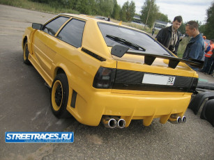 Картинка автомобили выставки уличные фото