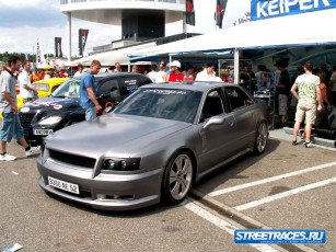 Картинка автомобили выставки уличные фото