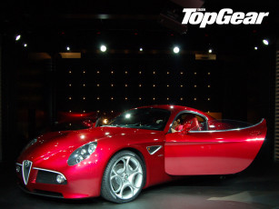 Картинка автомобили выставки уличные фото