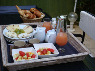 Картинка еда разное сыр сдоба кофейник бокал сок