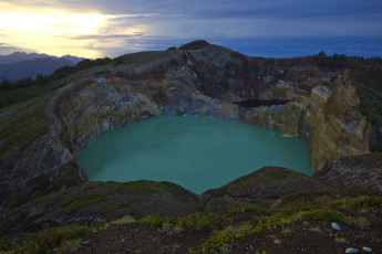 Картинка природа реки озера кратер горы озеро