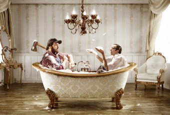 Картинка юмор приколы топор ванна люстра лесоруб пена очкарик ботан