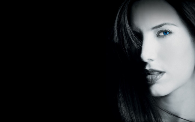 Обои картинки фото Gaby Espino, девушка, девушки, , , лицо, синие, глаза, темный, фон
