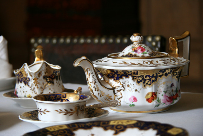 Обои картинки фото разное, посуда, столовые, приборы, кухонная, утварь, чайник, чашка, роспись, фарфор