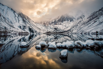 Картинка convict lake california природа реки озера озеро калифорния камни отражение mount morrison горы