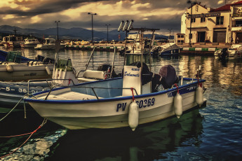 Картинка port de la selva корабли катера постройки причал река