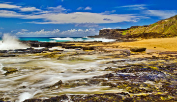 Картинка природа побережье океан облака рпибой пляж брызги