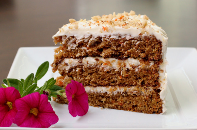 Обои картинки фото еда, торт, только, петуния, кусок