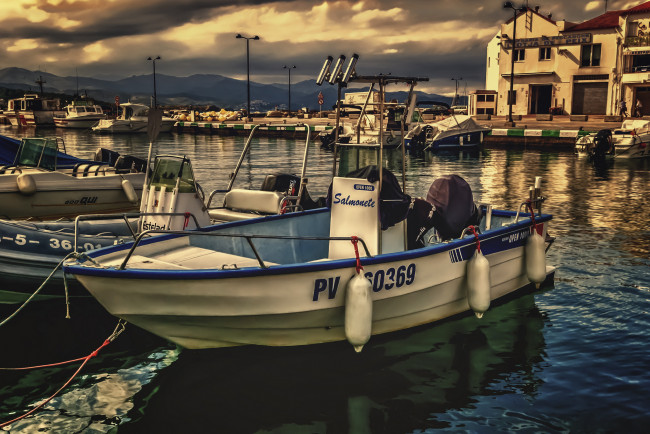 Обои картинки фото port, de, la, selva, корабли, катера, постройки, причал, река