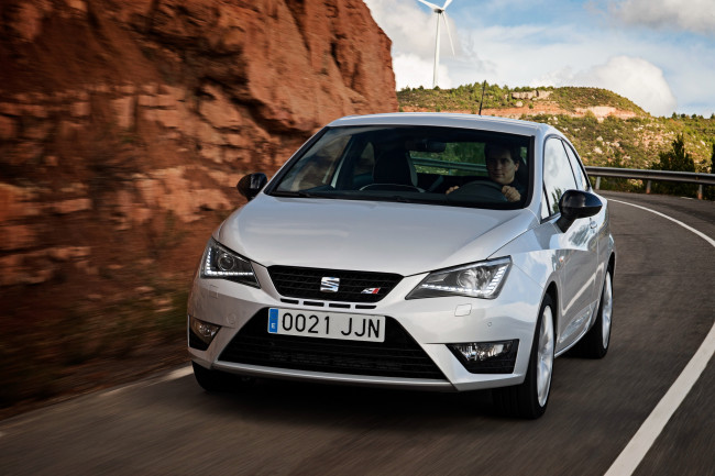 Обои картинки фото автомобили, seat, 2015г, cupra, ibiza, светлый