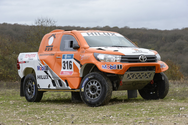 Обои картинки фото автомобили, toyota, dakar, rally, hilux, 2016г