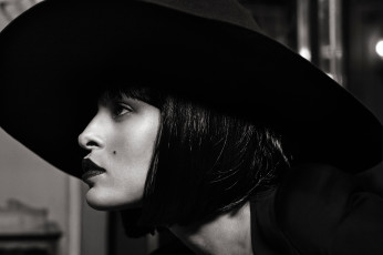 Картинка девушки eva+mendes актриса ева мендес черно-белая профиль шляпа