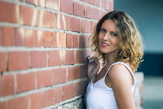 Обои картинки фото девушки, -unsort , брюнетки,  шатенки, взгляд, лицо