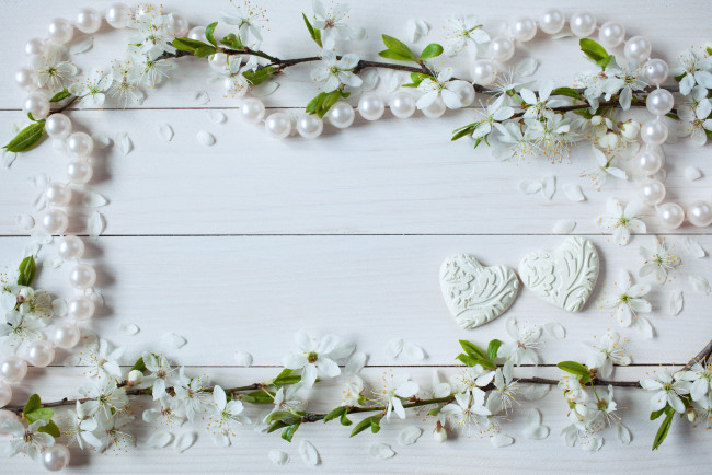 Обои картинки фото цветы, цветущие деревья ,  кустарники, сердечки, бусы