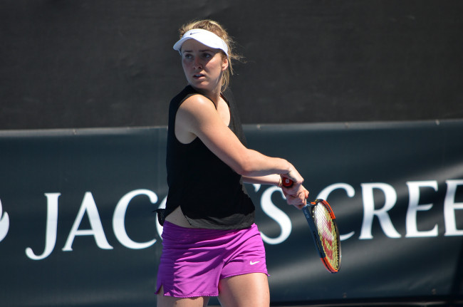 Обои картинки фото спорт, теннис, девушка, взгляд, фон, ракетка, elina, svitolina