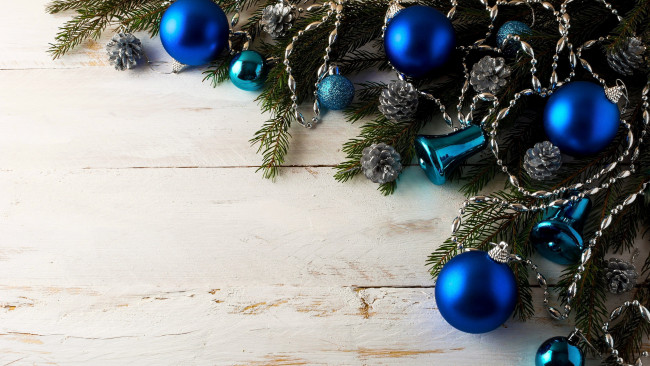 Обои картинки фото праздничные, шары, украшения, колокольчики, шарики, шашки