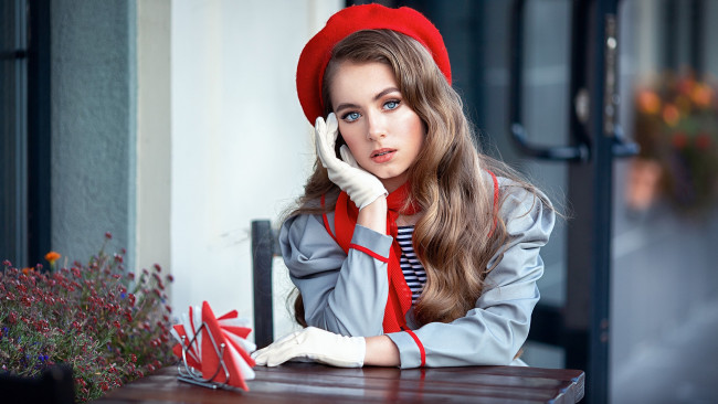 Обои картинки фото девушки, - блондинки,  светловолосые, берет, перчатки, шарф