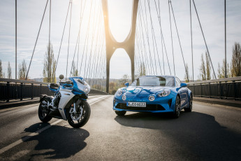Картинка alpine+a110+mv+agusta+superveloce+alpine+2023 автомобили alpine a110 mv agusta superveloce синий мост мотоцикл