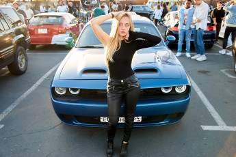 Картинка автомобили -авто+с+девушками красивая девушка