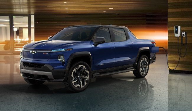 Обои картинки фото 2024 chevrolet silverado ev rst crew cab, автомобили, chevrolet, сhevrolet, silverado, ev, rst, crew, cab, синий, электромобиль, шевроле