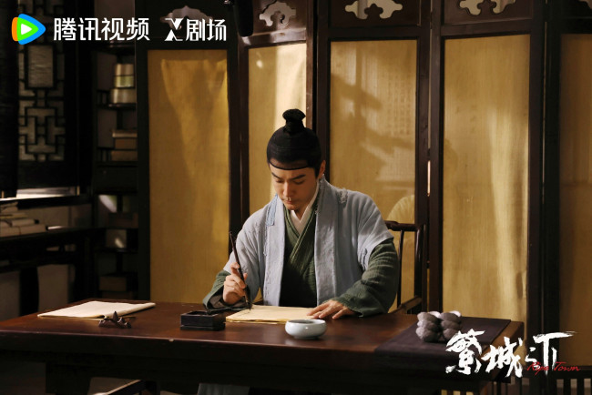 Обои картинки фото ripe town, кино фильмы, мужчина, кисть, ширма, письмо