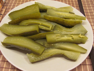 Картинка еда огурцы тарелка соленые ломтики